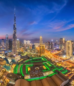 Nighttime,View,Of,Dubai's,Dazzling,Skyline,With,City,Lights,Twinkling,